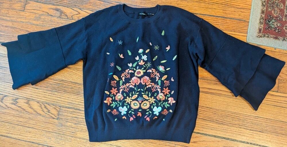 Blu Pepper Embroidered Bell Sleeve Sweater Navy Women's L